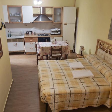 Luisa Rooms 2 - Apartment In The Heart Of ヴェルナッツァ エクステリア 写真